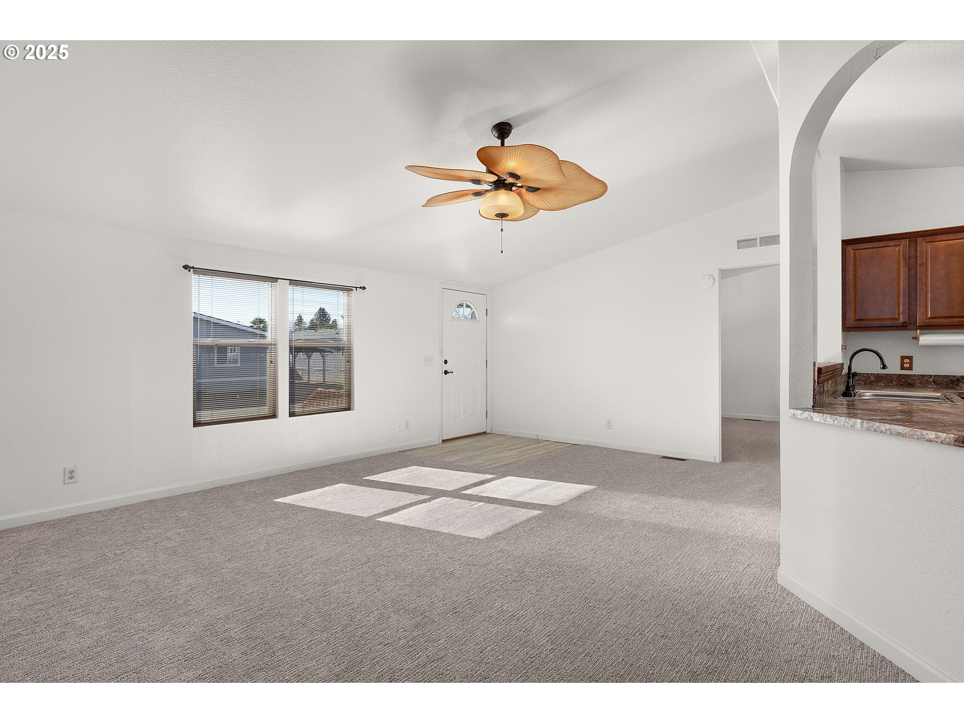 249 Trout Loop Roseburg, OR 97471 - Photo 5 of 33