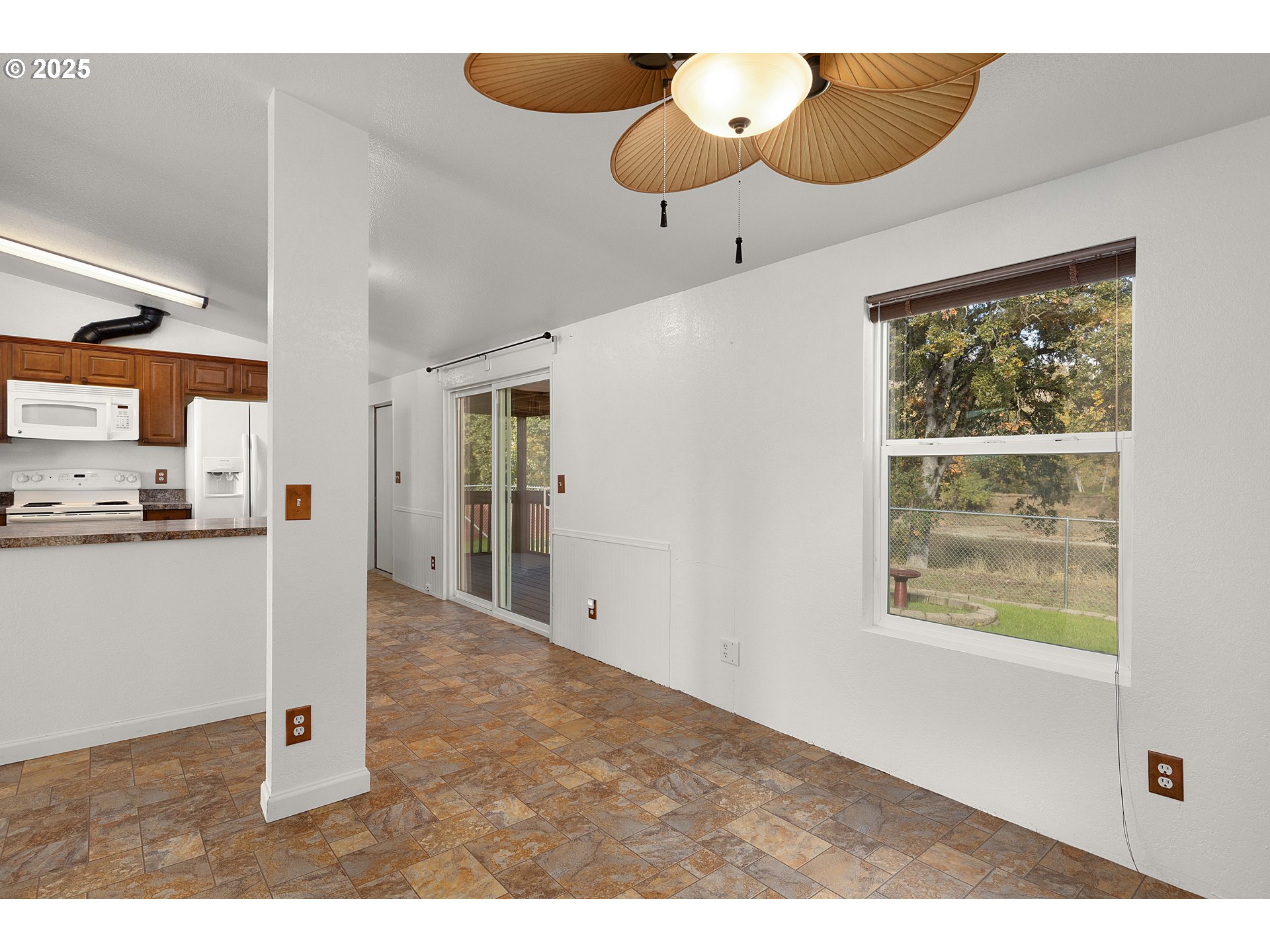 249 Trout Loop Roseburg, OR 97471 - Photo 10 of 33