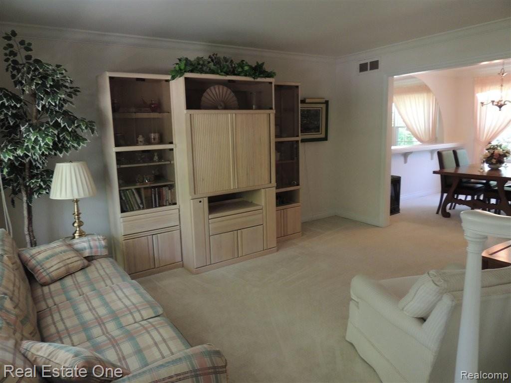 833 Hampton Circle Rochester, MI 48307 - Photo 5 of 20 Formal Living Room