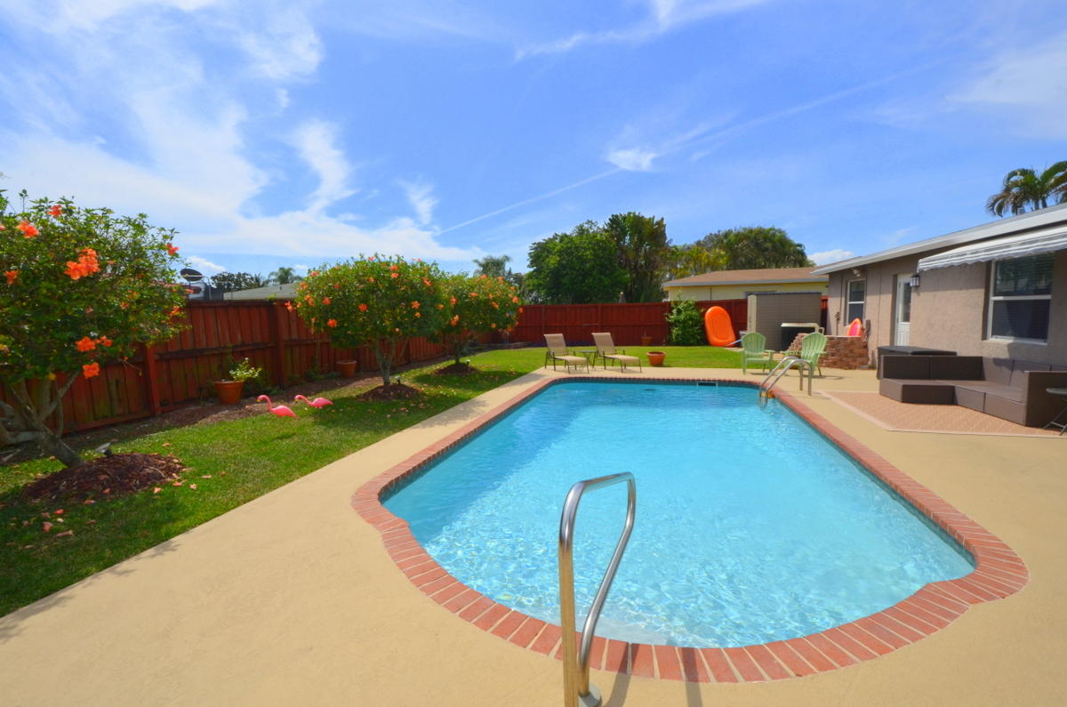 10690 Eland Street Boca Raton, FL 33428 - Photo 5 of 14 Pool and side yard