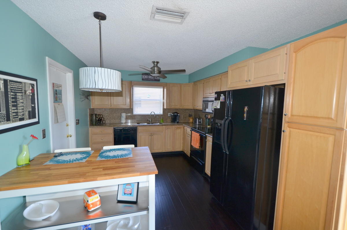 10690 Eland Street Boca Raton, FL 33428 - Photo 8 of 14 Kitchen