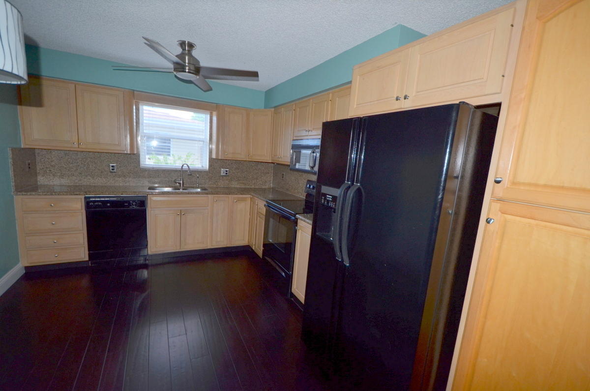 10690 Eland Street Boca Raton, FL 33428 - Photo 9 of 14 Kitchen