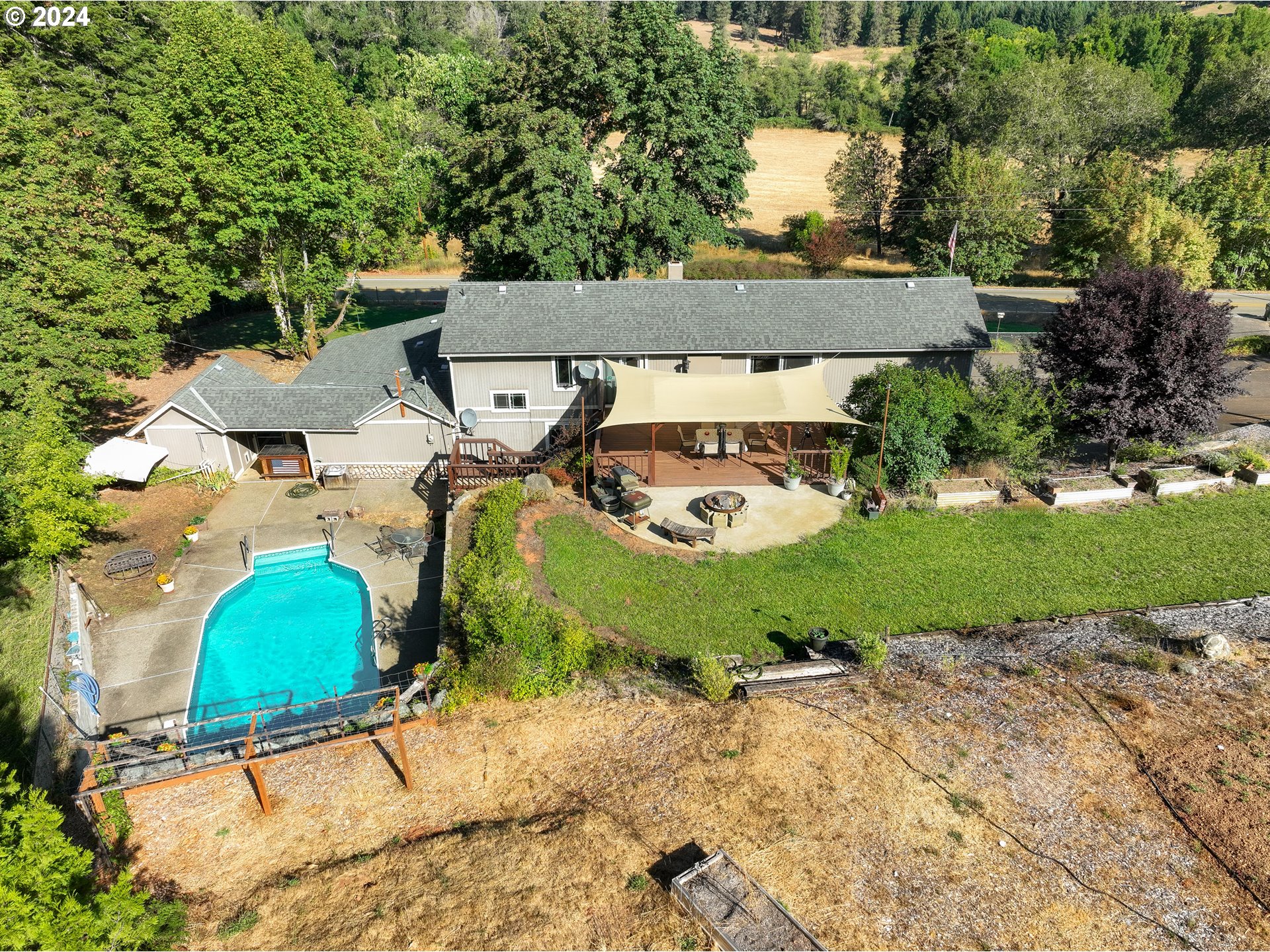 1589 Windy Creek Road Glendale, OR 97442 - Photo 10 of 48 Gallery Image 10