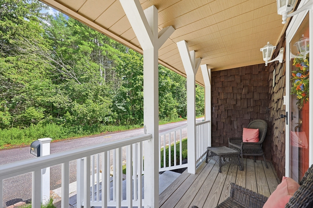 665 South Street Walpole, MA 02081 - Photo 3 of 40