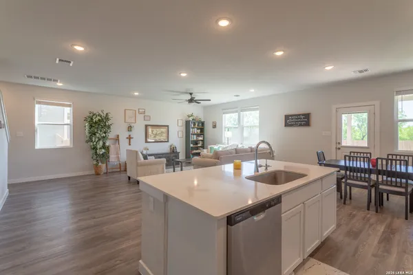 $2,300 | 9931 Forestier Green, San Antonio, TX 78221