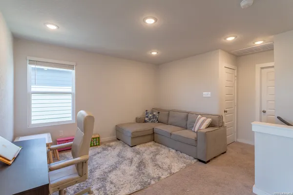 $2,300 | 9931 Forestier Green, San Antonio, TX 78221