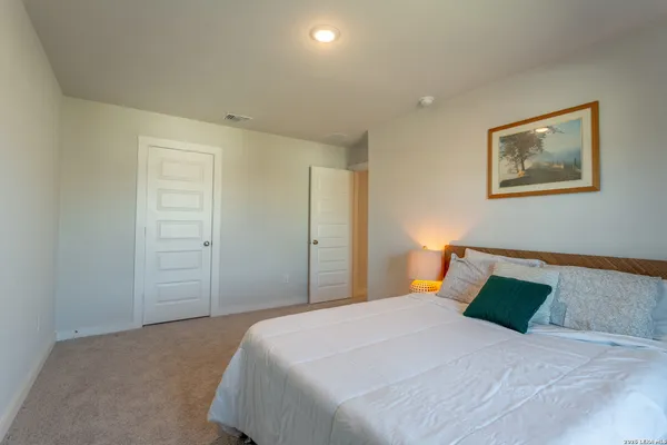 $2,300 | 9931 Forestier Green, San Antonio, TX 78221