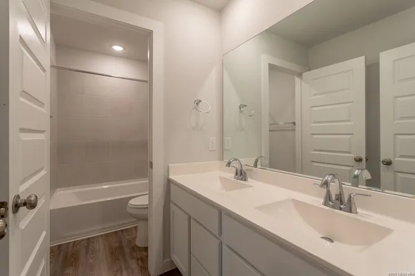 $2,300 | 9931 Forestier Green, San Antonio, TX 78221