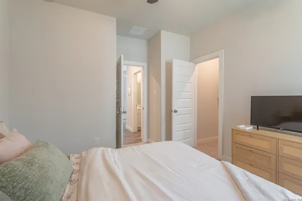 $2,300 | 9931 Forestier Green, San Antonio, TX 78221