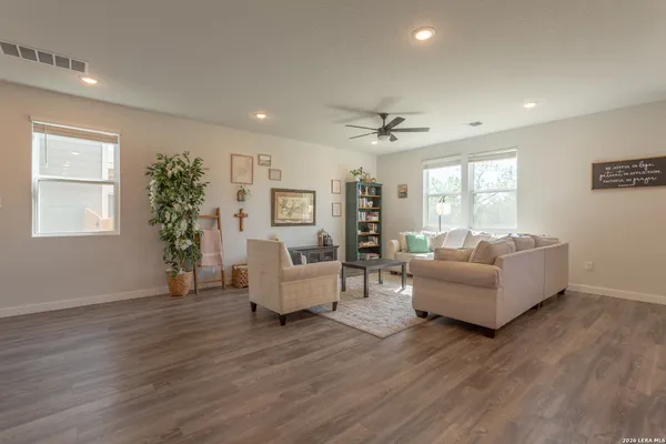 $2,300 | 9931 Forestier Green, San Antonio, TX 78221