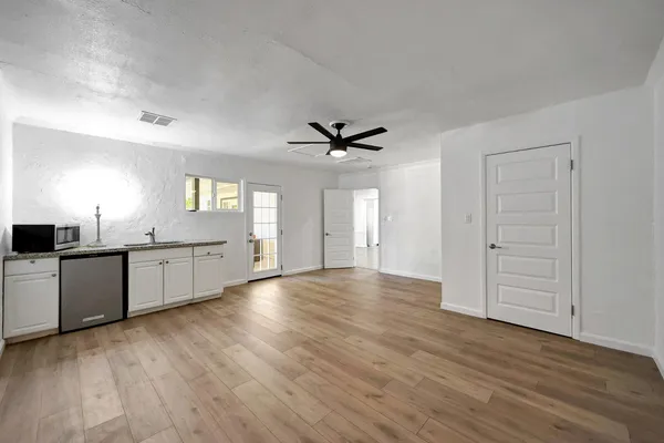 $3,000 | 224 West Glenrosa Avenue, Phoenix, AZ 85013