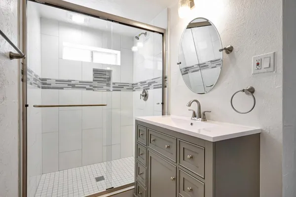 $3,000 | 224 West Glenrosa Avenue, Phoenix, AZ 85013