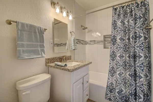 $3,000 | 224 West Glenrosa Avenue, Phoenix, AZ 85013