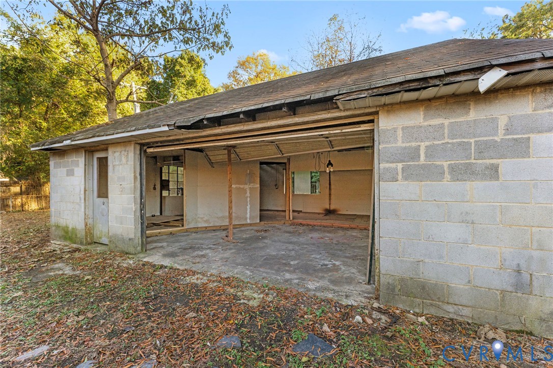 2925 West Strathmore Road Richmond, VA 23237 - Photo 23 of 25 a front view of a house
