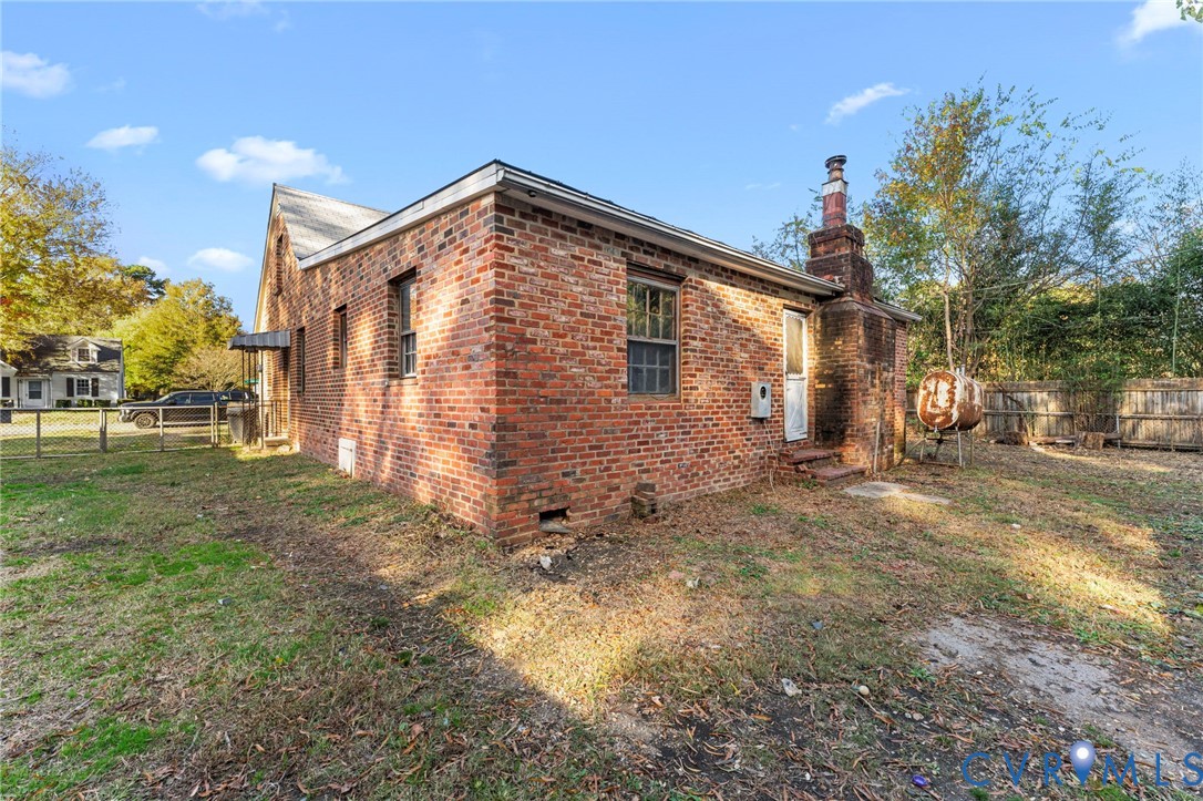 2925 West Strathmore Road Richmond, VA 23237 - Photo 25 of 25 a view of a house with a yard