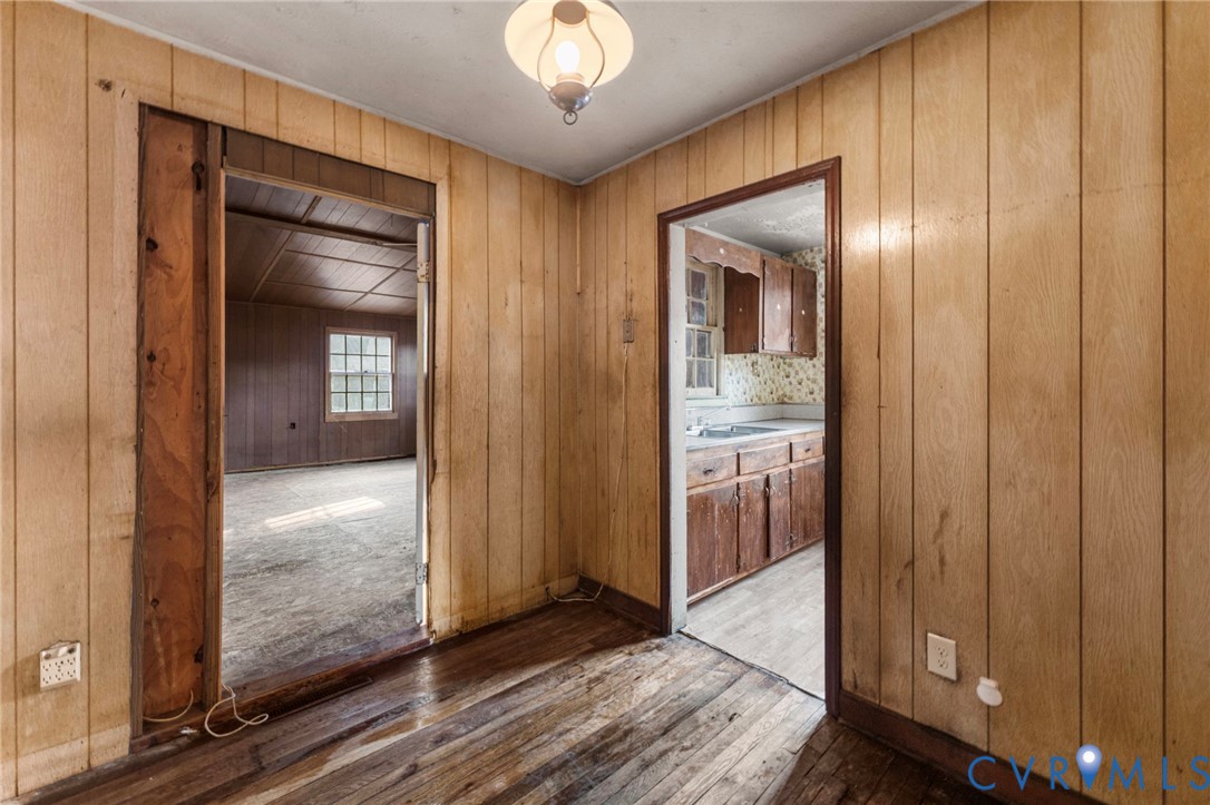 2925 West Strathmore Road Richmond, VA 23237 - Photo 5 of 25 a view of hallway with a hallway