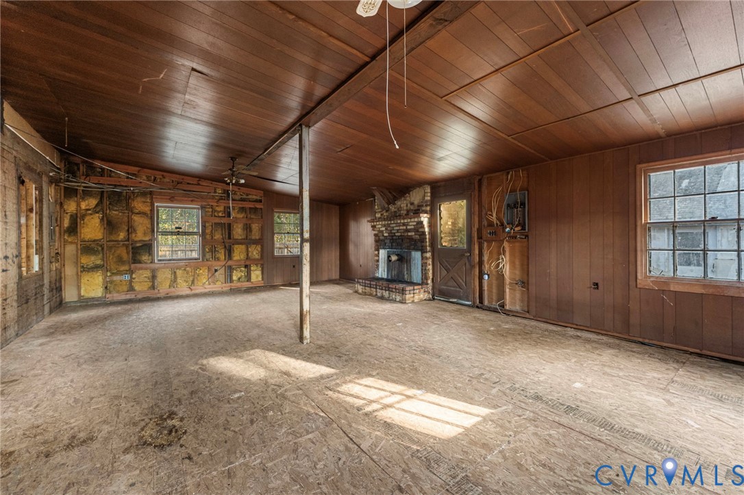 2925 West Strathmore Road Richmond, VA 23237 - Photo 9 of 25 a view of an empty room with windows