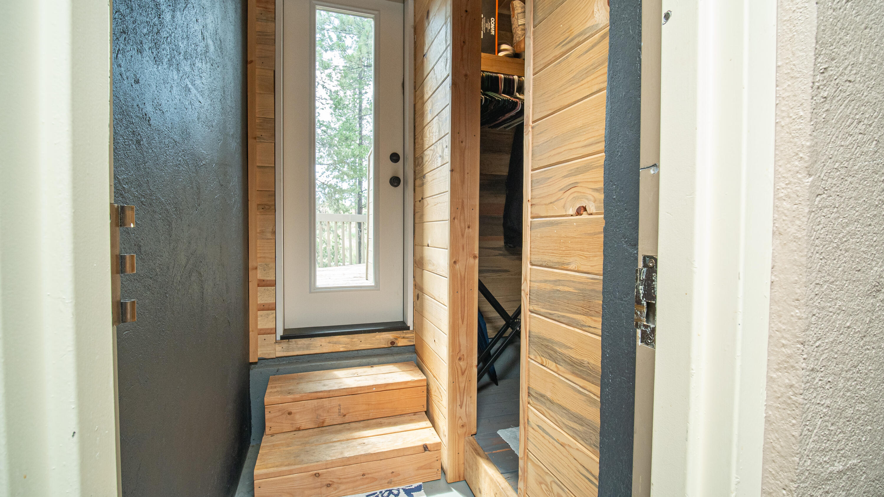 17907 Rhododendron Lane, Unit 11 Sunriver, OR 97707 - Photo 27 of 44 Outside access from bedroom #3