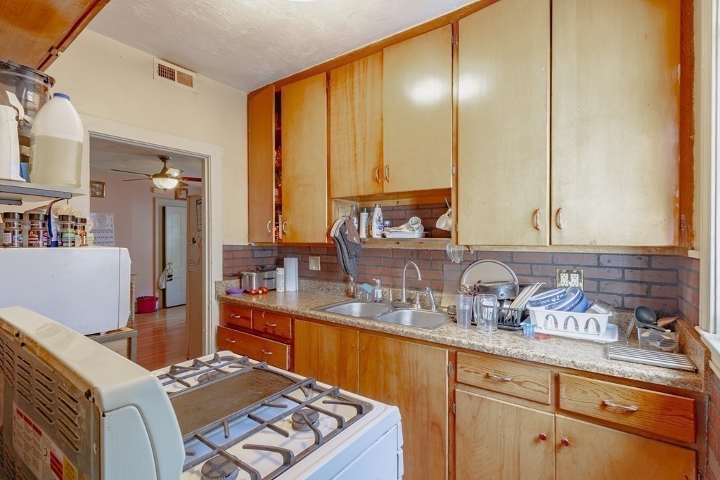 23 Warren Street Fall River, MA 02721 - Photo 13 of 36 Gallery Image 13