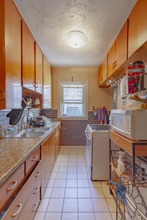23 Warren Street Fall River, MA 02721 - Photo 14 of 36 Gallery Image 14