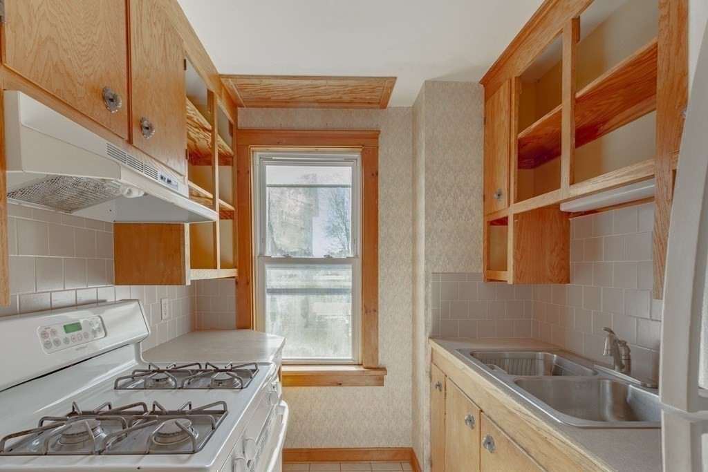 23 Warren Street Fall River, MA 02721 - Photo 17 of 36 Gallery Image 17