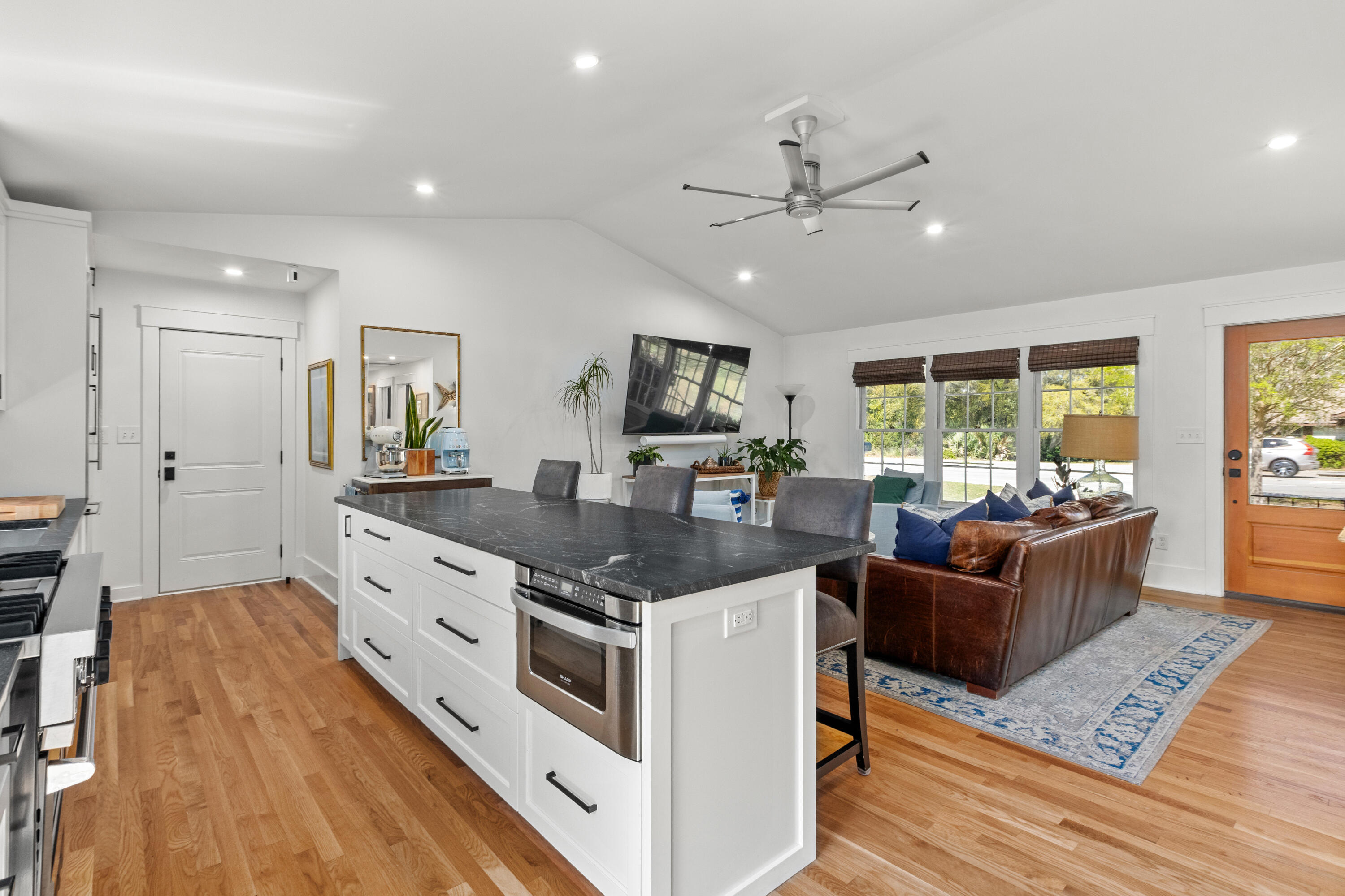 1089 Harbor View Road Charleston, SC 29412 - Photo 15 of 69 1089HarborViewRd-CasaVerdeMediaLLC16