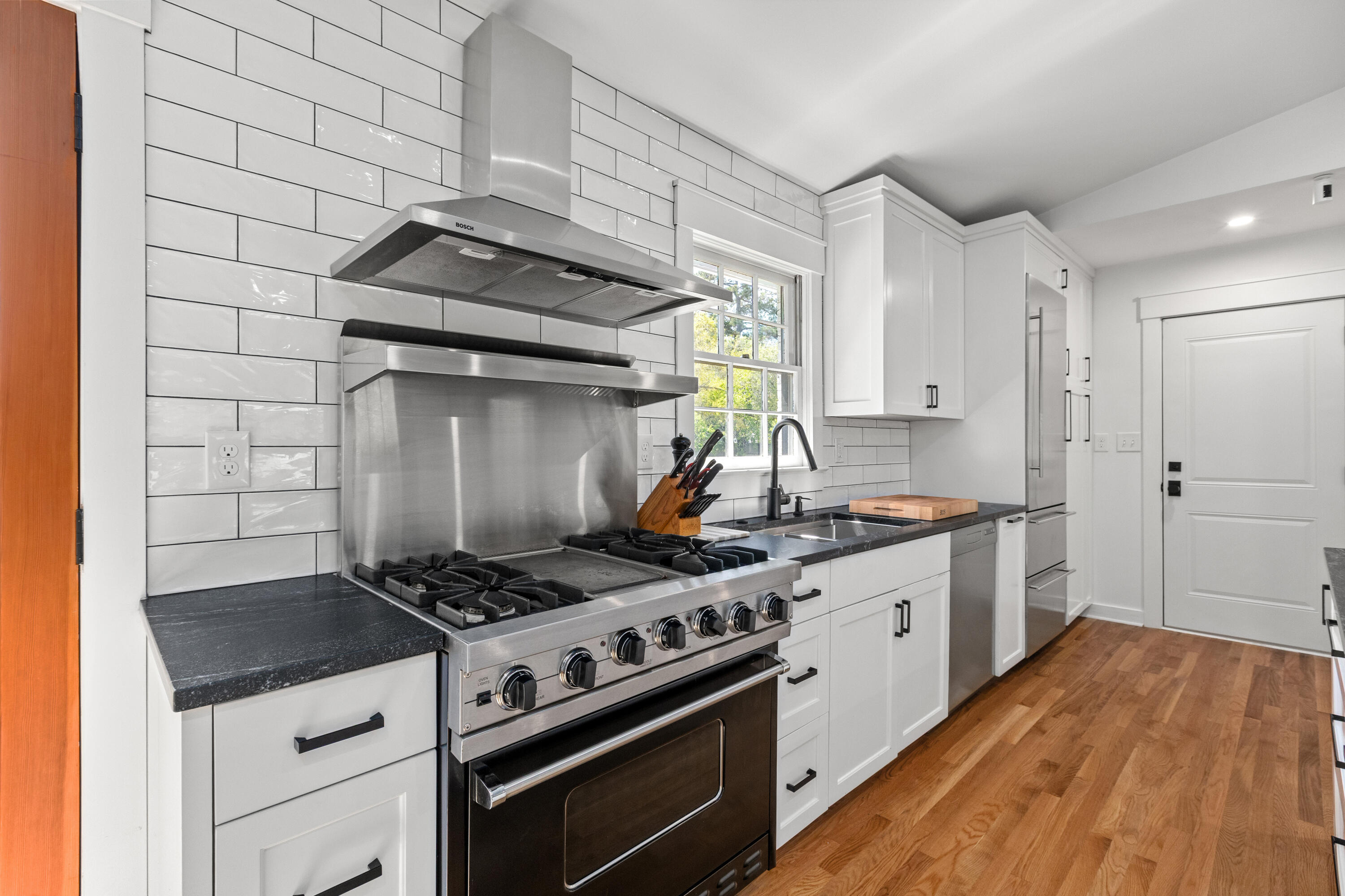 1089 Harbor View Road Charleston, SC 29412 - Photo 16 of 69 1089HarborViewRd-CasaVerdeMediaLLC17