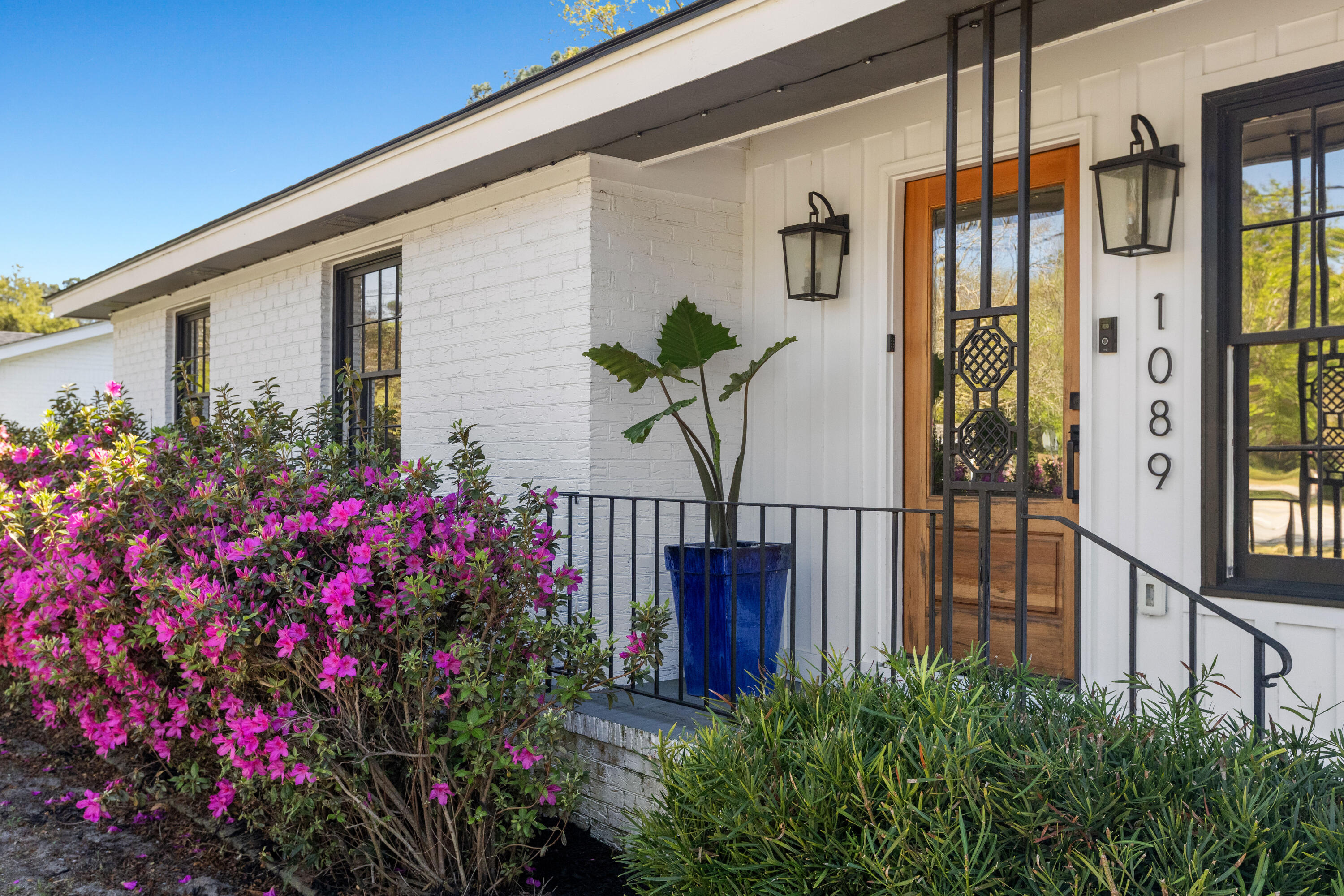 1089 Harbor View Road Charleston, SC 29412 - Photo 3 of 69 1089HarborViewRd-CasaVerdeMediaLLC4