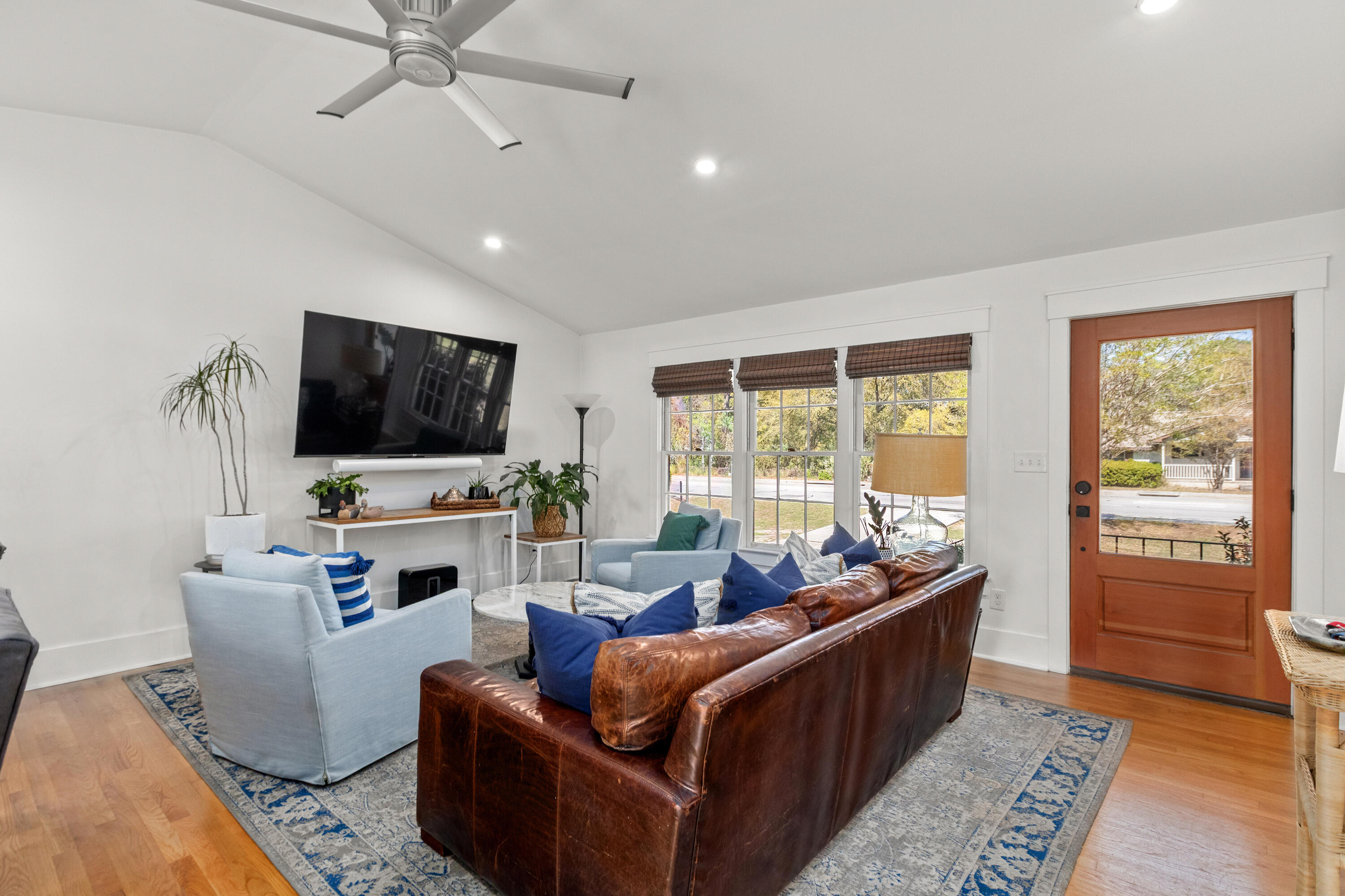 1089 Harbor View Road Charleston, SC 29412 - Photo 5 of 69 1089HarborViewRd-CasaVerdeMediaLLC6