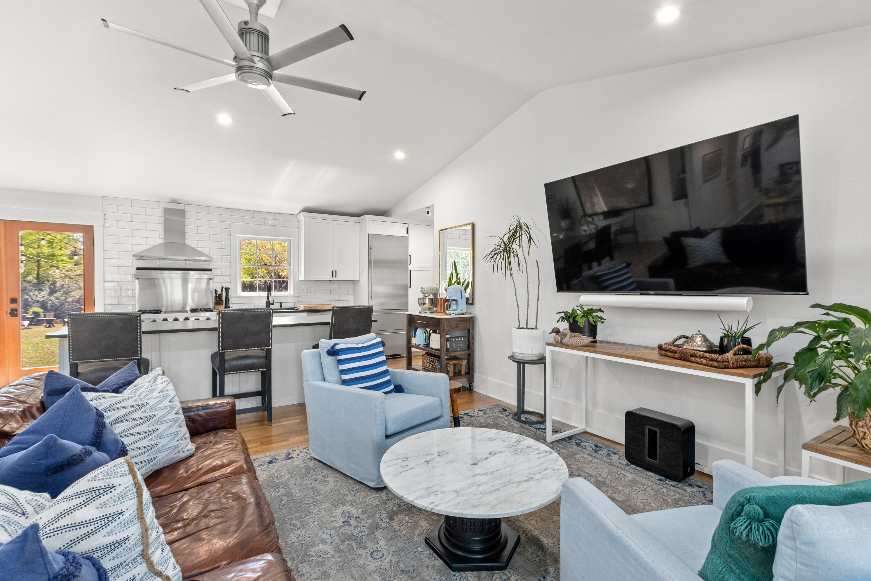 1089 Harbor View Road Charleston, SC 29412 - Photo 9 of 69 1089HarborViewRd-CasaVerdeMediaLLC10