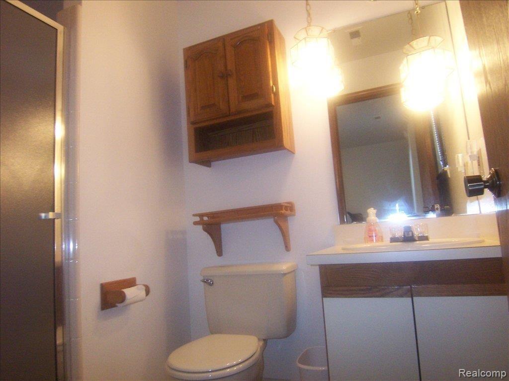 1553 Meadowside Drive, Unit 182 Rochester, MI 48307 - Photo 20 of 25 Master Bath