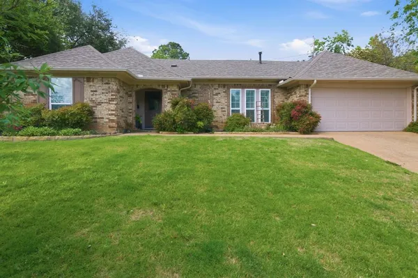$425,000 | 416 Cavender Court, Hurst, TX 76054