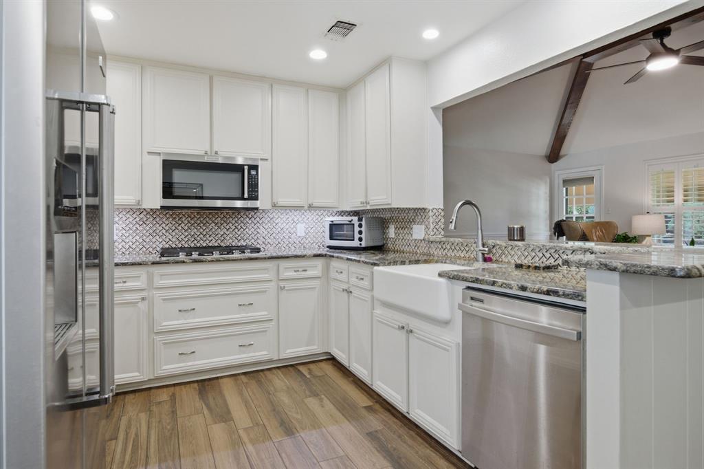 416 Cavender Court Hurst, TX 76054 - Photo 15 of 36