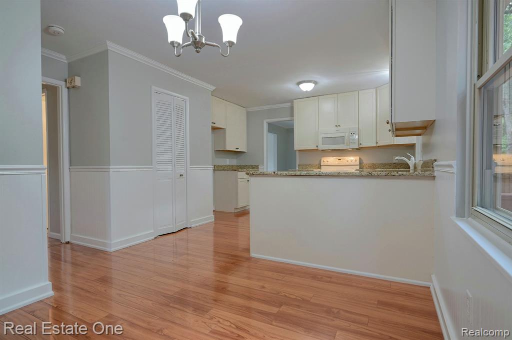 2449 Eaton Gate Road Lake Orion, MI 48360 - Photo 7 of 37 Gallery Image 7