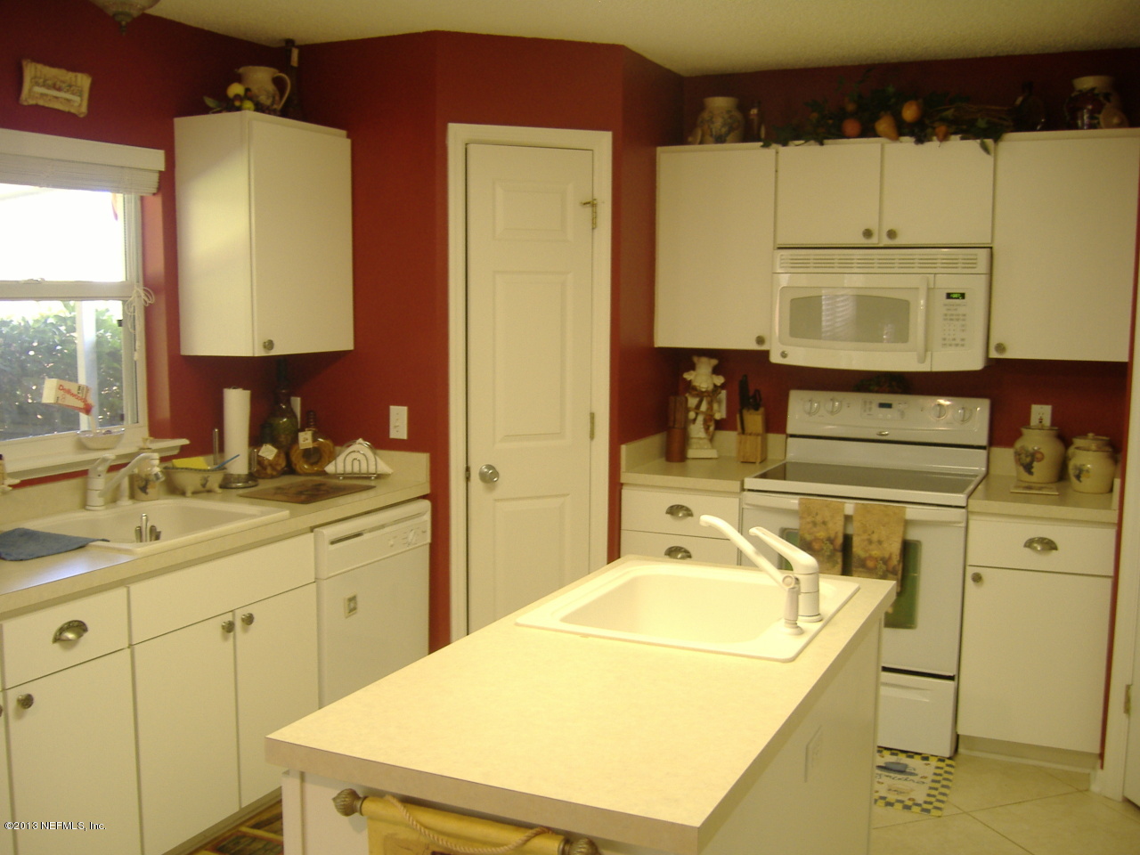 12276 Hickory Forest Road Jacksonville, FL 32226 - Photo 10 of 15 a bathroom with a sink and a mirror