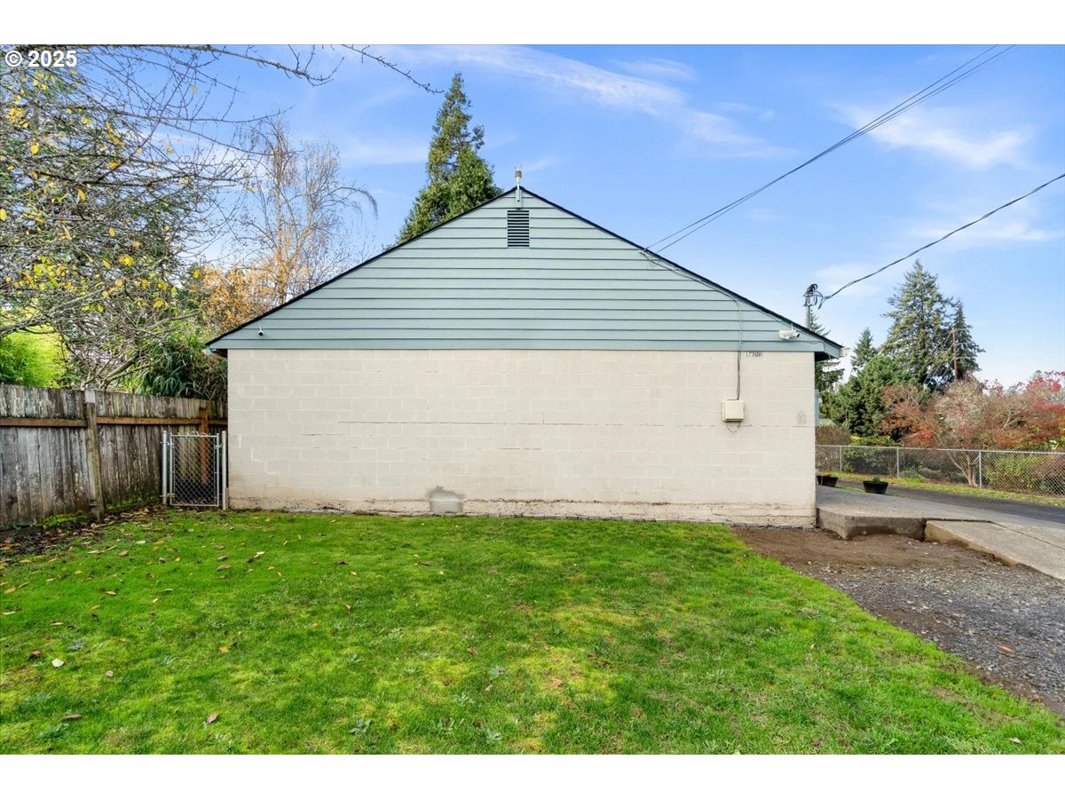 1720 B Street Forest Grove, OR 97116 - Photo 28 of 38 a view of backyard with green space