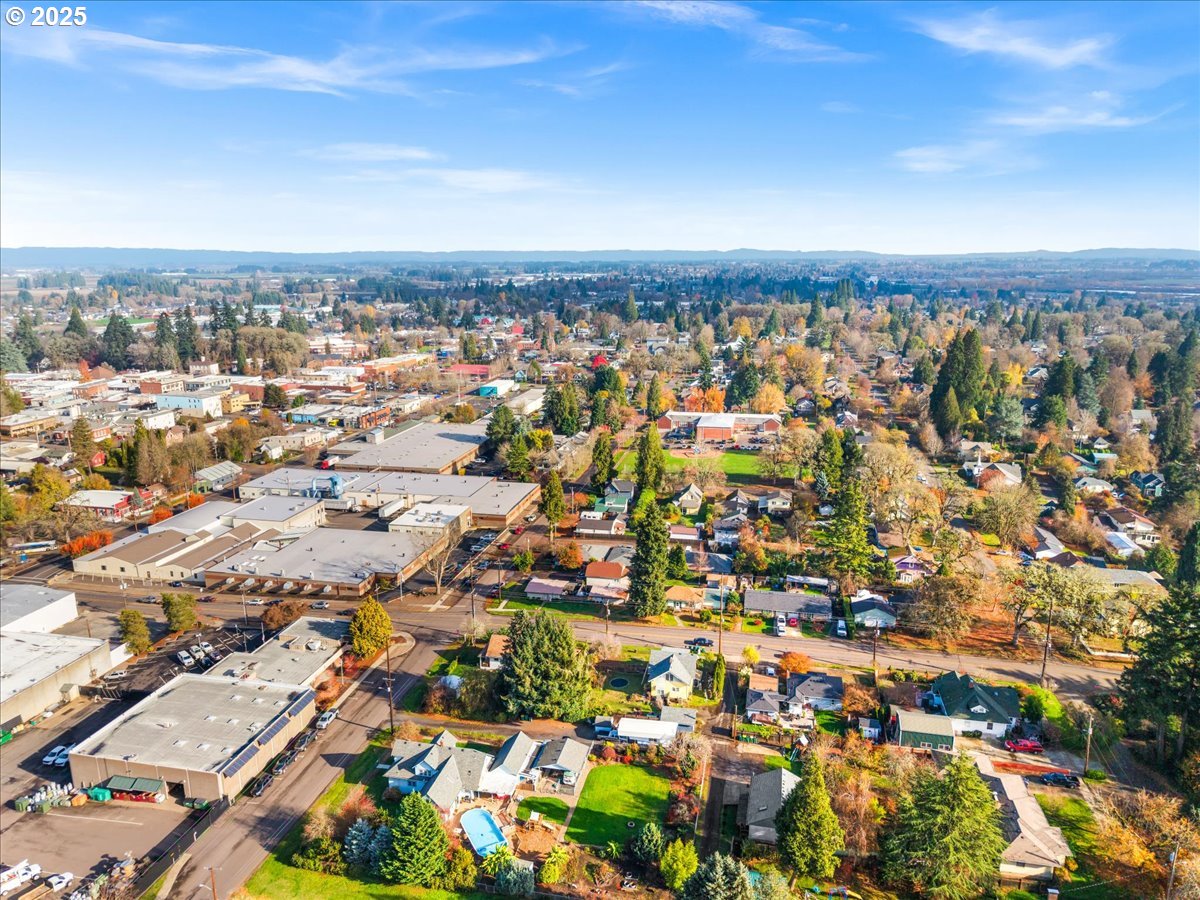 1720 B Street Forest Grove, OR 97116 - Photo 35 of 38 an aerial view of multiple house