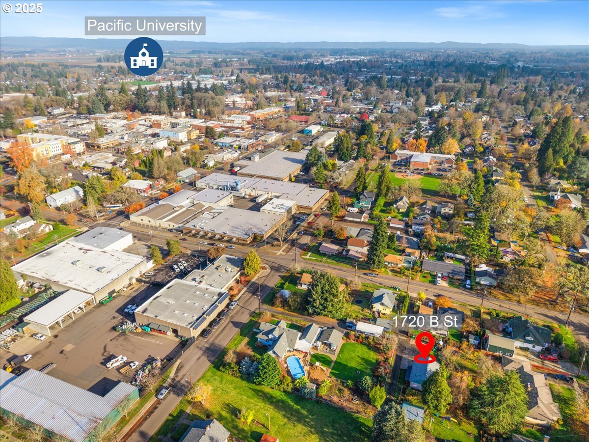 1720 B Street Forest Grove, OR 97116 - Photo 36 of 38 an aerial view of multiple house