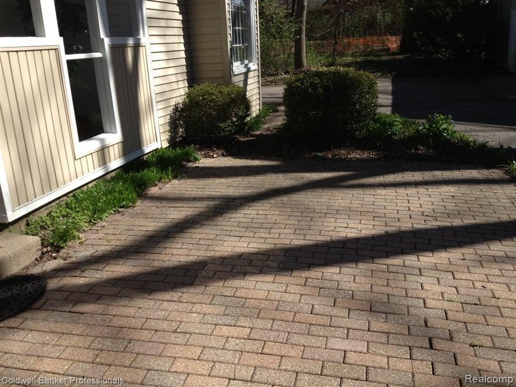 778 East Square Lake Road Bloomfield Hills, MI 48304 - Photo 20 of 20 patio.JPG