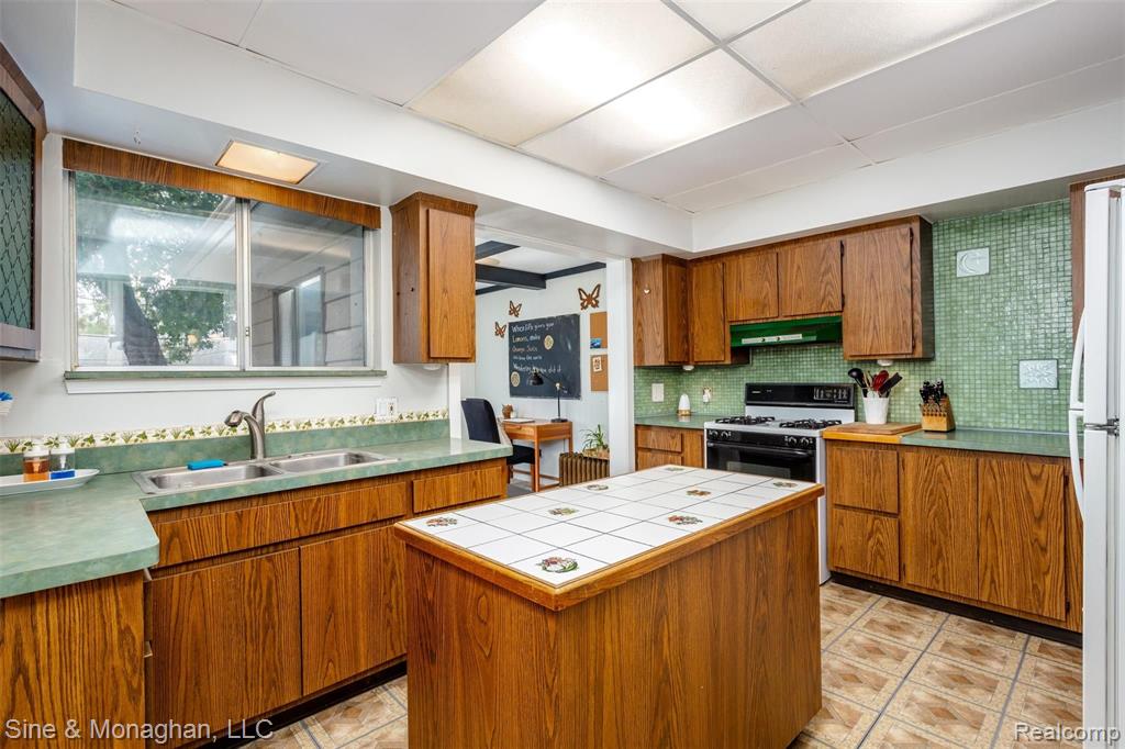 1027 Nottingham Road Grosse Pointe Park, MI 48230 - Photo 8 of 40