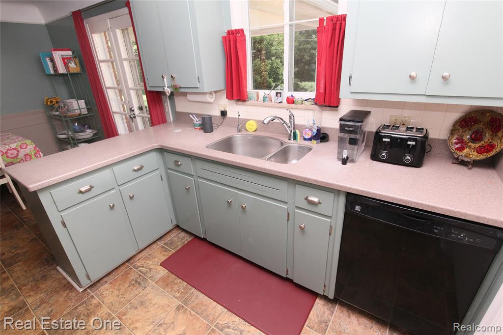483 Rochdale Drive South Rochester Hills, MI 48309 - Photo 17 of 36