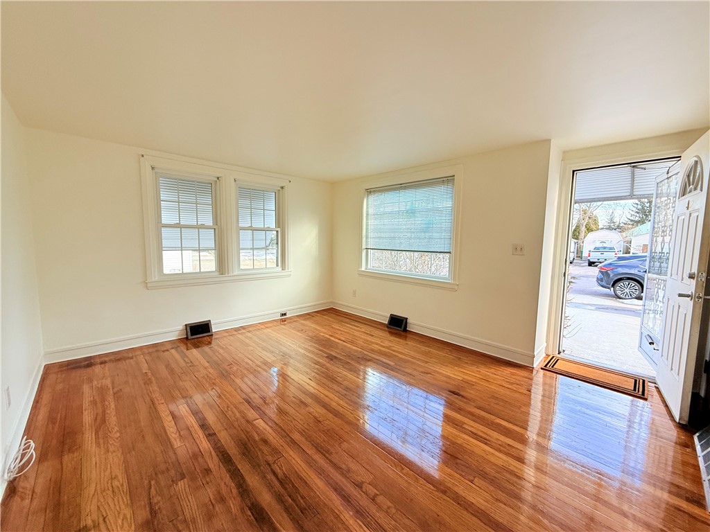 35 Community Road Warwick, RI 02889 - Photo 5 of 16