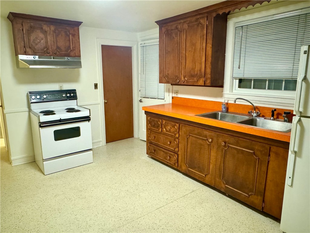 35 Community Road Warwick, RI 02889 - Photo 8 of 16