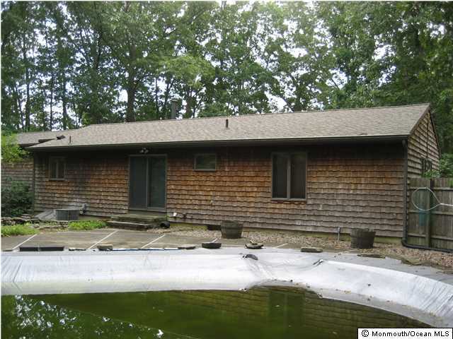 397 Leesville Road Jackson, NJ 08527 - Photo 8 of 18 a front view of a house with yard