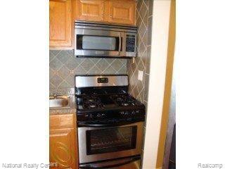 19547 Merriman Road Livonia, MI 48152 - Photo 12 of 15 Stainless Steel Appliances