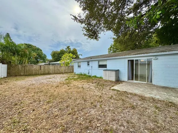 $1,900 | 14875 56th Street North, Clearwater, FL 33760