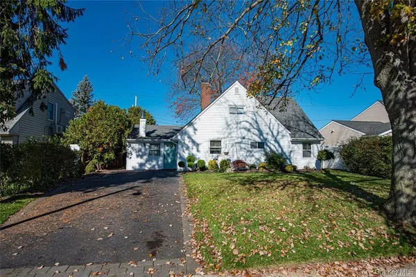 $4,500 | 37 Winter Lane, Hicksville, NY 11801