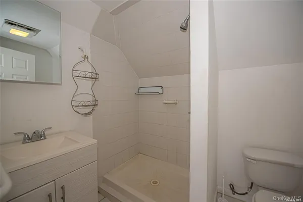 $4,500 | 37 Winter Lane, Hicksville, NY 11801