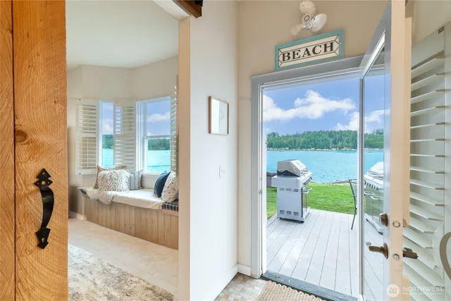 $1,150,000 | 62 East North Bay Road, Allyn, WA 98524