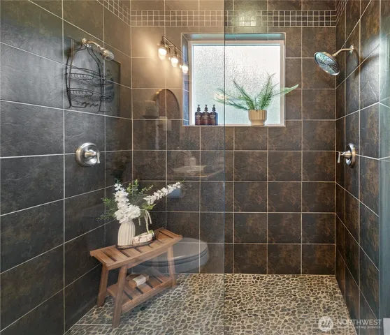 $1,150,000 | 62 East North Bay Road, Allyn, WA 98524